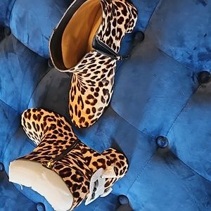 Never worn Tory Burch Boots